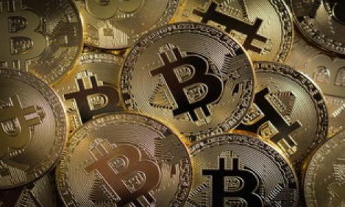影响比特币投资者的关键因素

比特币, 比特派, 投资策略/guanjianci

在当今数字货币快速发展的时代，比特币作为市场上最具影响力的加密货币，吸引了越来越多的投资者。然而，对于许多人来说，投资比特币并不简单，涉及到的因素众多且复杂。在本文中，我们将深入探讨影响比特币投资者的关键因素，帮助你更好地理解这个市场，并制定更有效的投资策略。

什么是比特币？
比特币是一种去中心化的数字货币，最早由一个化名为中本聪的人在2009年提出。它基于区块链技术，允许用户在没有中介机构的情况下进行交易。比特币的总量有限，最多只有2100万个，这使得它在投资方面具有独特的性质——稀缺性。
比特币的运作方式相较于传统货币有很大的不同。它依赖于一个分布式的账本，即区块链，所有交易在网络中进行验证并记录，这样确保了交易的透明性和抗篡改性。比特币的价值受到供求关系、市场情绪和政策监管等多种因素的影响，因此了解这些因素对于投资者来说至关重要。

影响比特币价值的主要因素
比特币的价值波动性极大，受到多个因素影响，包括经济因素、市场情绪、技术进步、法律法规等。以下将详细阐述这些影响因素：
首先，经济因素如通货膨胀与货币政策对比特币价格有直接关系。在面对传统货币贬值的情况下，越来越多的人开始转向比特币作为价值储存工具，推高其需求。
其次，市场情绪也是影响比特币价格的重要因素。新闻、社交媒体中的讨论、投资者的心理预期等都能引发价格波动。例如，积极的新闻或者名人推动可以引发快速的价格上涨，而负面消息，例如安全漏洞或黑客攻击则可能导致迅速下跌。
此外，技术进步和比特币网络的性能提升也是影响价格的重要因素。比特币协议的更新、交易速度的提高以及交易费用的降低都可能吸引更多用户及投资者。
最后，法律法规对比特币的监管政策对市场也有重大影响。各国对比特币的接受度与监管政策不同，某些国家的禁止或者限制可能会对价格产生重大的干扰。

投资比特币的风险与挑战
尽管比特币带来了丰富的投资机会，但其投资风险也不容忽视。首先是市场风险，比特币的价格波动极大，短期内价格可能大幅上涨或下跌，投资者需要具备相应的风险承受能力。
其次，由于比特币市场尚在发展，缺乏统一和明确的监管框架，加之高杠杆交易的普遍存在，导致投资者容易受到恶意操控的风险，也就是所谓的“市场操纵”。
此外，安全风险也是一个重要问题。尽管比特币的区块链技术本身非常安全，但交易所的安全性却可能存在问题。有些交易所曾发生过被黑客攻击的事件，导致投资者的资产遭受损失。
投资者还需警惕自身的心理因素，克服恐惧和贪婪，避免盲目追涨等行为。合理的投资策略与心态对于长期收益至关重要。

如何制定有效的比特币投资策略
首先，进行充分的市场调研是制定投资策略的基础。了解比特币及其他加密货币的基本知识、市场动态、政策法规等信息有助于做出明智的决策。
其次，投资者应根据自身的风险承受能力合理分配资产。不要将所有资金投入单一资产，分散投资可以降低整体风险。同时，设定止损与止盈点，避免情绪化决策。
同时，长期持有（HODL）策略与定期定额投资（DCA）也是有效的投资策略。HODL意味着长期持有比特币，忽略短期价格波动，而DCA是指在固定时间间隔内以固定金额购买比特币，降低买入成本。
最后，持续学习与适应市场变化至关重要。投资者需时刻关注市场动态、参与相关讨论，并根据实际情况调整自己的投资策略。

未来比特币市场的发展趋势
未来比特币市场的发展趋势将受到多个因素的影响。首先是技术创新，随着区块链技术的进一步发展，比特币网络的性能改进将提升用户体验和交易安全，这对吸引新用户和投资者至关重要。
其次，随着监管政策的逐步明朗，可以预见监管将对市场产生重要影响。在能够平衡创新和保护投资者的情况下，良性监管将有利于市场的稳定发展。
此外，金融机构及大企业的认可与参与将推动比特币的主流化。越来越多的公司开始接受比特币支付，金融产品中也逐渐增加了比特币相关的投资工具。
最后，用户教育的重要性不可忽视。随着人们对加密货币的认识加深，未来比特币市场将可能吸引来自更多传统投资者的关注并推动整体市场的稳定与健康发展。

总结与展望
比特币作为一种新型的投资资产，具有巨大的潜力，但同时也伴随着高风险。通过充分了解影响比特币价格的各类因素，谨慎制定投资策略，投资者可以在这个波动剧烈的市场中寻求机遇。
综合来看，未来比特币及整个数字货币市场的发展将是与技术创新、监管政策、市场认知等多方面深度关联的过程，而作为投资者，持续学习与灵活应对市场变化将是成功的关键。

### 常见问题
1. **比特币的主要用途是什么？**
   比特币的主要用途是什么？它仅仅是一种投资工具，还是有其他的实际应用？例如在跨境支付、价值存储等方面的应用效果如何？

2. **我应该选择哪个交易所来买卖比特币？**
   在众多交易所中，如何选择最合适的一个？应该关心哪些因素，例如交易费用、用户界面、客户服务和安全性？

3. **作为新手，我如何开始投资比特币？**
   对于没有任何加密货币经验的新手来说，应该如何启动投资？有哪些必知的基本概念和步骤？

4. **比特币和传统投资有什么不同？**
   投资比特币与传统股票、房地产等其他资产类别有何不同之处？它们在风险、回报、流动性等方面的差异在哪里？

5. **如何识别市场操纵现象？**
   市场操纵在加密市场并非罕见，投资者该如何识别并避免这些风险？市场操纵的常见手段是什么？如何防范？

以上问题将逐一进行详细介绍，帮助读者更全面地理解比特币投资的复杂性与机遇。
